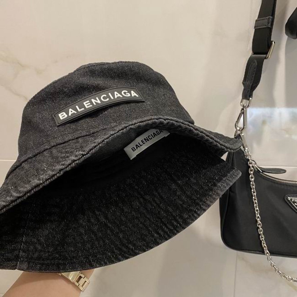 Ba*len*cia*ga hat
